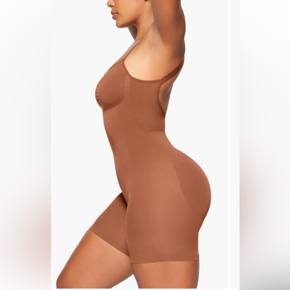 🧡NEW SKIMS SHAPEWEAR SEAMLESS SCULPT MID THIGH BODYSUIT IN BRONZE S L - Picture 3 of 5